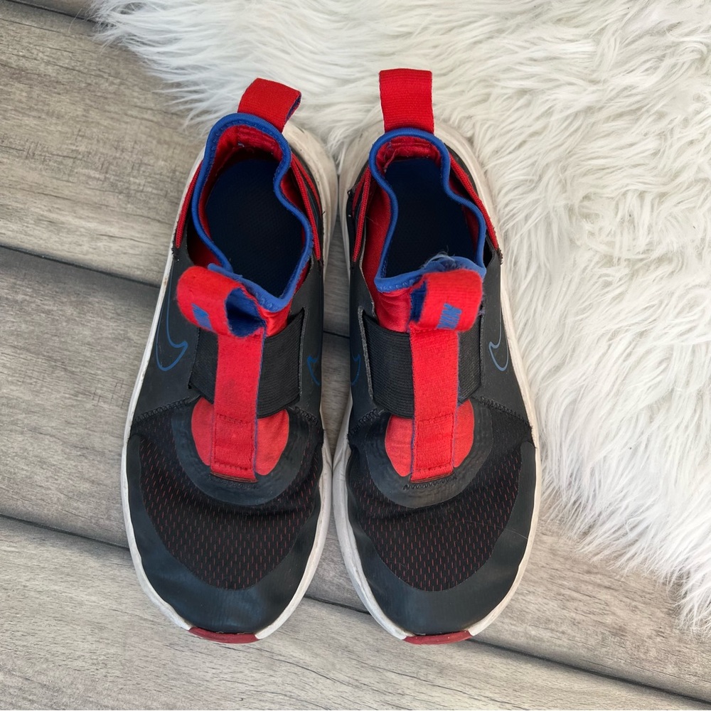 Boys Nikes Size 4.5
